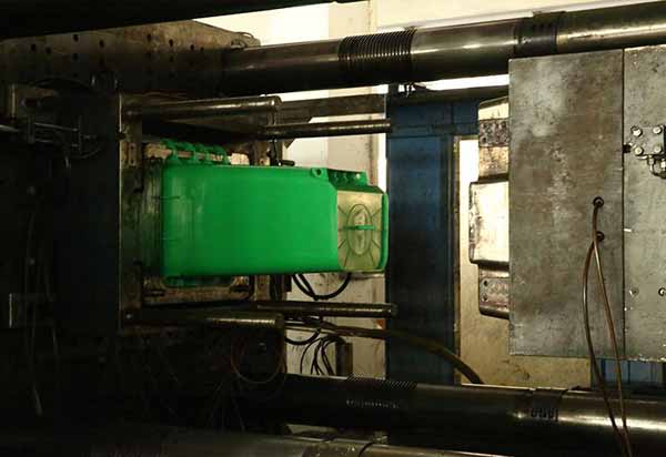 trash bin injection molding machine